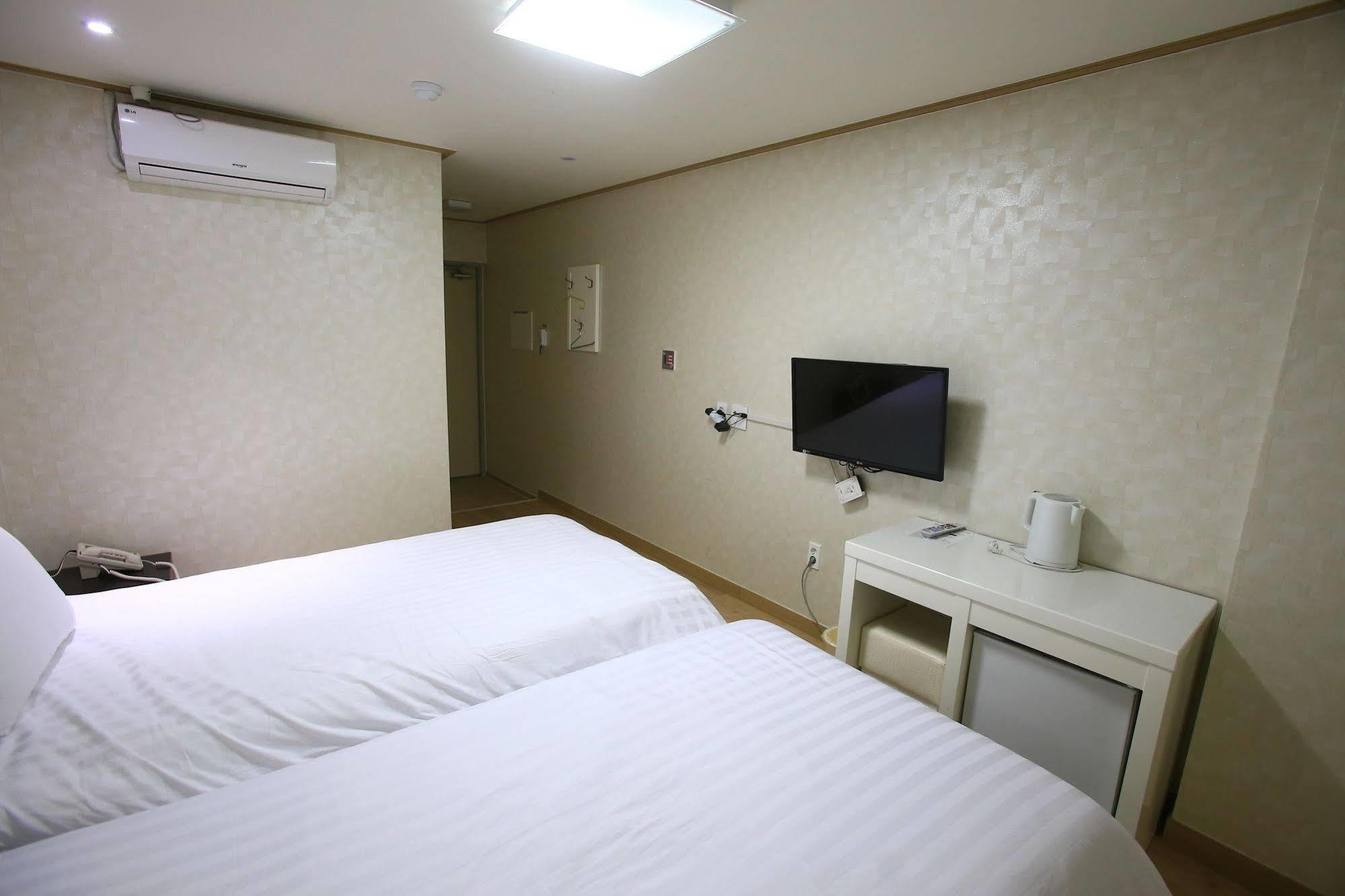 Orange Tree Hotel Jeju Esterno foto